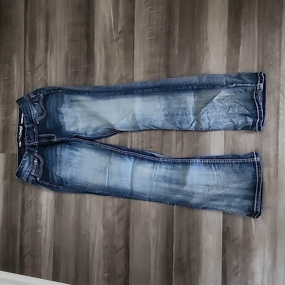 Size 9 wallflower boot cut jeans